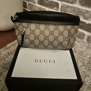 Sporty and stylish! Gucci neutral logo print belt bag. Excellent condition.